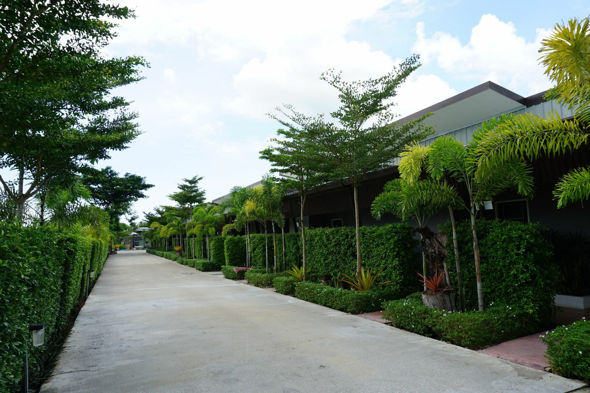 Heritage Tropical Resort Nakhon Si Thammarat Exterior foto